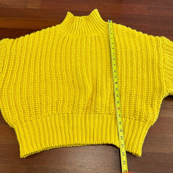 Super comfy, oversized yellow chunky-knit sweater (H&M) in like new condition! - Picture 4 of 7